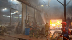 Pabrik Furniture di Kawasan Industri Manis Tangerang Hangus Terbakar